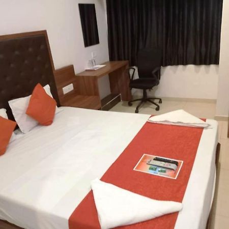 Sai Deep Lodging Nová Bombaj Exteriér fotografie