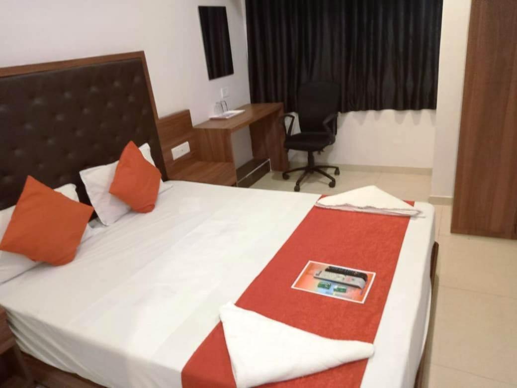 Sai Deep Lodging Nová Bombaj Exteriér fotografie