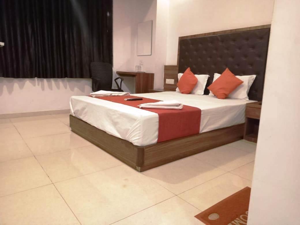 Sai Deep Lodging Nová Bombaj Exteriér fotografie