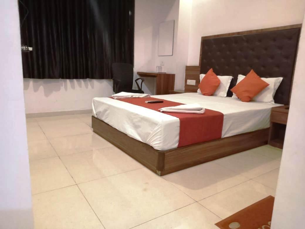 Sai Deep Lodging Nová Bombaj Exteriér fotografie